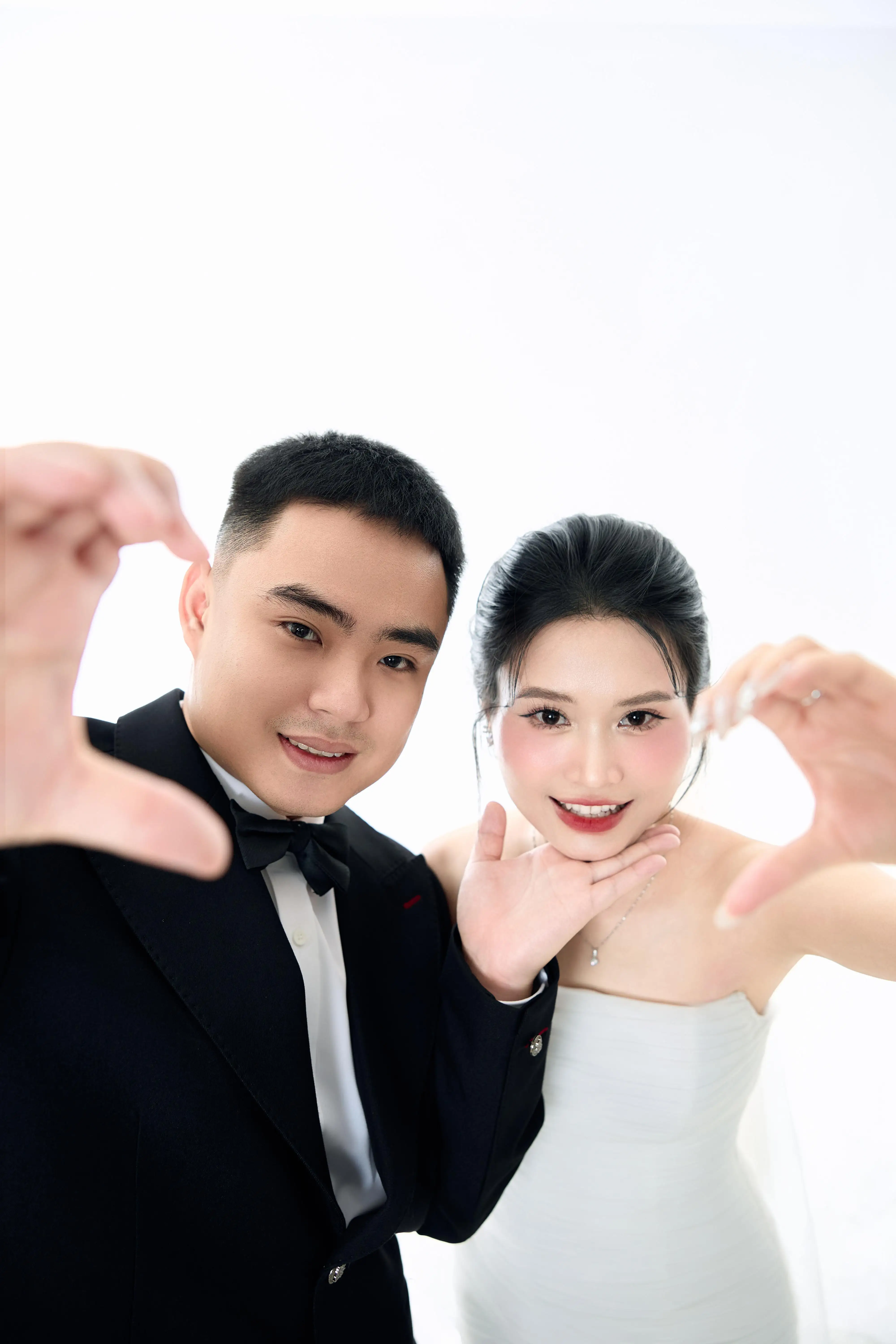 Cô dâu chú rể trong khoảnh khắc hạnh phúc bên nhau
